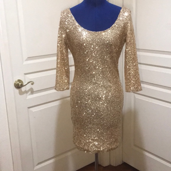 Forever 21 Dresses & Skirts - Gold Sequinned Forever 21 Bodycon Mini Dress Sz M